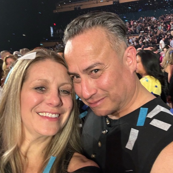 Glass of fashion & mold of form- WH Cooper - Picture 7 of 7